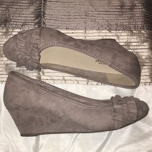 Seychelles taupe wedges memory foam 8W
